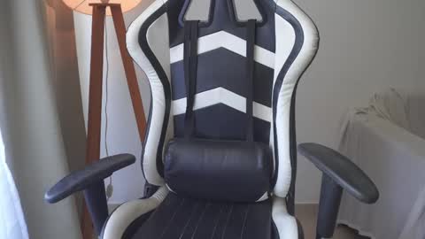 Snapshot of donnna19 chatting on 31, 10, 2025 Donatella online show from 31, 10, 2025