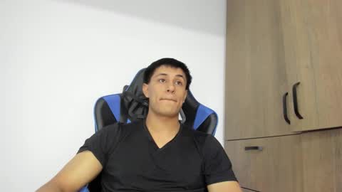 Snapshot of dorman_boy chatting on 2, 12, 2025 dorman_boy online show from 2, 12, 2025