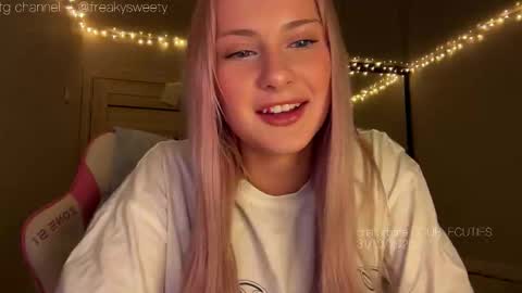 Lana  Eva  dont forget to give us a thumb up online show from 31, 10, 2025