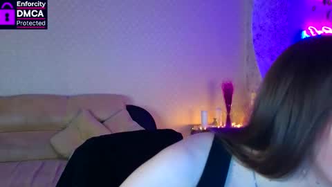 Snapshot of doublemeow chatting on 29, 10, 2025 Emily online show from 29, 10, 2025