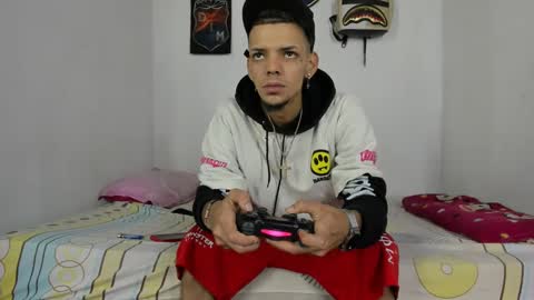 Snapshot of douglas_gallegos chatting on 13, 12, 2024 douglas_gallegos online show from 13, 12, 2024