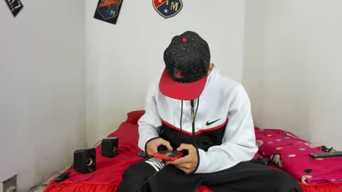 Snapshot of douglas_gallegos chatting on 18, 2, 2025 douglas_gallegos online show from 18, 2, 2025