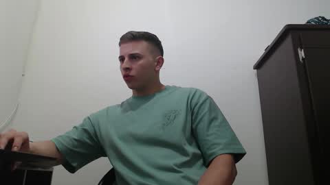 Snapshot of draco_boy2000 chatting on 13, 10, 2025 draco_boy2000 online show from 13, 10, 2025