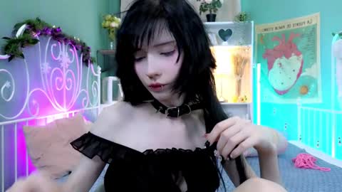 Snapshot of draculaura_ chatting on 5, 1, 2025 Draculaura online show from 5, 1, 2025
