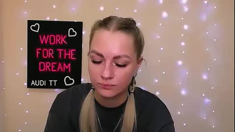 dream_dolly_ online show from 9, 9, 2025