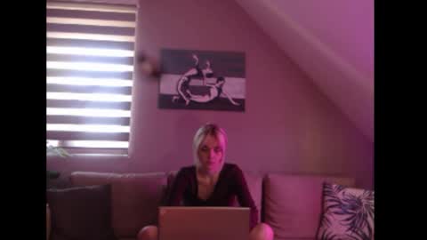 A girl online show from 15, 9, 2025