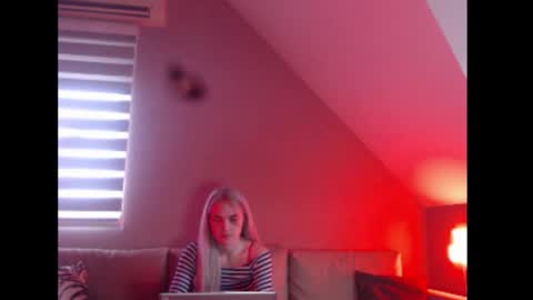 A girl online show from 18, 12, 2025