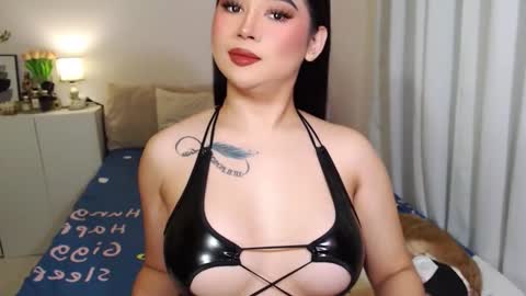 Snapshot of dreamgirlheaven chatting on 10, 9, 2025 Heaven online show from 10, 9, 2025