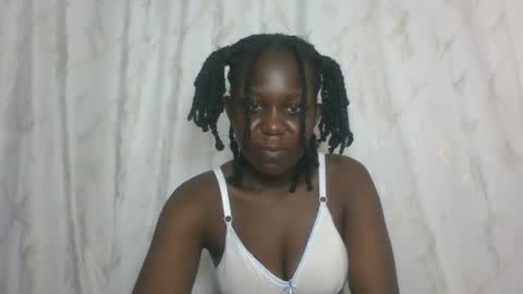 Snapshot of dreamylyne chatting on 12, 10, 2025 MERCY online show from 12, 10, 2025