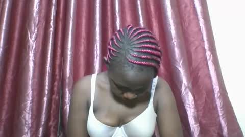 Snapshot of dreamylyne chatting on 26, 10, 2025 MERCY online show from 26, 10, 2025