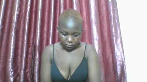 Snapshot of dreamylyne chatting on 17, 11, 2025 MERCY online show from 17, 11, 2025