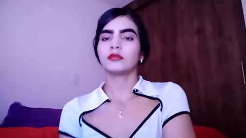 dulce_lucero online show from 4, 1, 2025