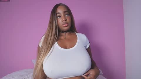 Snapshot of dulce_mariaahe chatting on 1, 11, 2025 online show from 1, 11, 2025