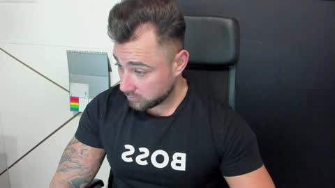 Snapshot of duncanstones chatting on 4, 2, 2025 DuncanStone online show from 4, 2, 2025