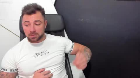 Snapshot of duncanstones chatting on 20, 2, 2025 DuncanStone online show from 20, 2, 2025