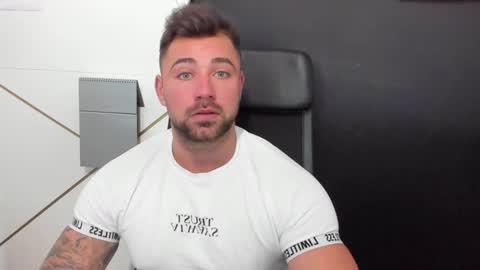 Snapshot of duncanstones chatting on 20, 2, 2025 DuncanStone online show from 20, 2, 2025