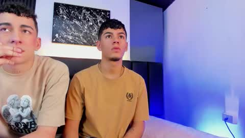 Snapshot of duolust chatting on 30, 11, 2025 Thomas and Noah online show from 30, 11, 2025