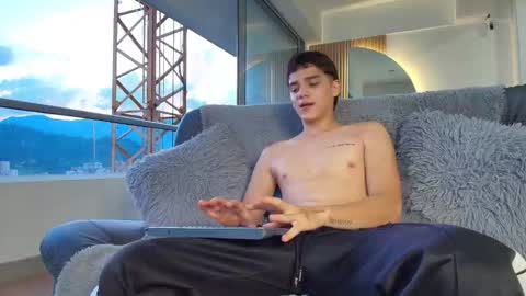 Snapshot of dustin_daimond chatting on 6, 11, 2025 Dustin online show from 6, 11, 2025