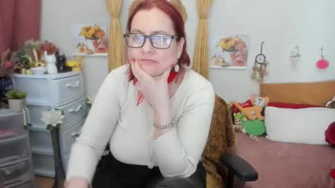 Snapshot of dyannelovee chatting on 1, 12, 2024 Dyanne online show from 1, 12, 2024