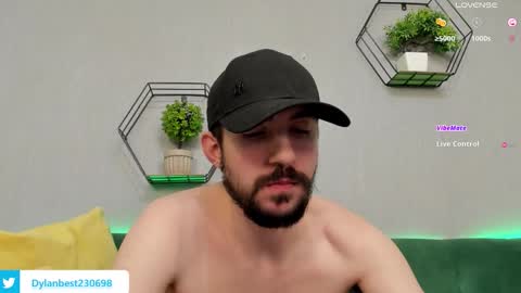 Snapshot of dylan_starxx chatting on 18, 11, 2025 Dylan online show from 18, 11, 2025