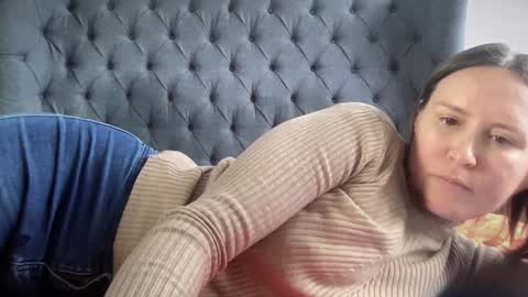 Nadia Ferreira  online show from 6, 1, 2026