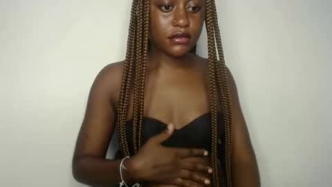 Ella online show from 8, 9, 2025