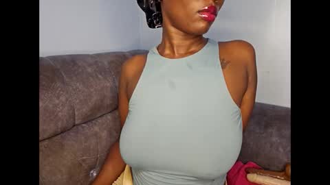 Ebony Melanie online show from 7, 11, 2025