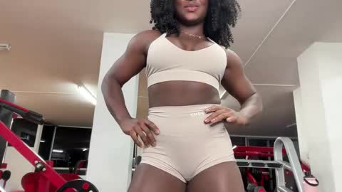 Hello ur muscle mommy Ivonne 3 online show from 22, 1, 2025