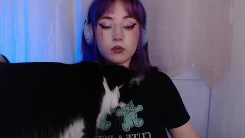 Snapshot of ediefris chatting on 19, 2, 2026 fickle demon made of clumps of matter online show from 19, 2, 2026