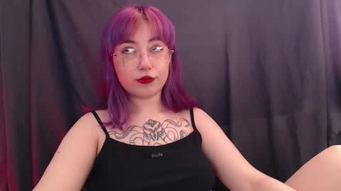 Snapshot of ediefris chatting on 28, 2, 2026 fickle demon made of clumps of matter online show from 28, 2, 2026