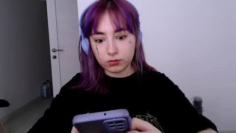 Snapshot of ediefris chatting on 4, 3, 2026 fickle demon made of clumps of matter online show from 4, 3, 2026