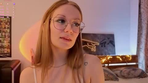 Snapshot of edlin_gail chatting on 24, 10, 2025 Edlin Gali online show from 24, 10, 2025