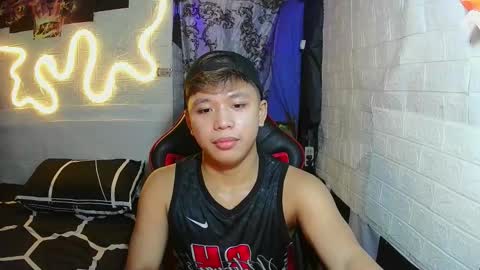 Snapshot of edrianburca052 chatting on 6, 11, 2025 urasian chub online show from 6, 11, 2025