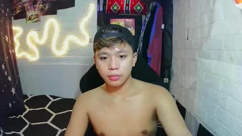 Snapshot of edrianburca052 chatting on 10, 11, 2025 urasian chub online show from 10, 11, 2025