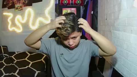 Snapshot of edrianburca052 chatting on 11, 11, 2025 urasian chub online show from 11, 11, 2025