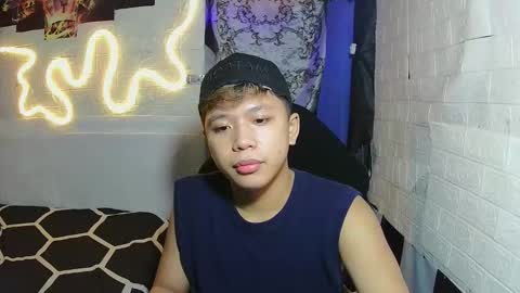 Snapshot of edrianburca052 chatting on 16, 11, 2025 urasian chub online show from 16, 11, 2025