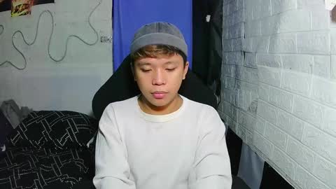 Snapshot of edrianburca052 chatting on 4, 12, 2025 urasian chub online show from 4, 12, 2025