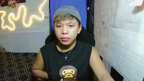 Snapshot of edrianburca052 chatting on 5, 12, 2025 urasian chub online show from 5, 12, 2025