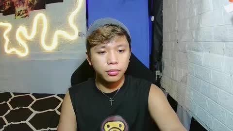 Snapshot of edrianburca052 chatting on 13, 12, 2025 urasian chub online show from 13, 12, 2025