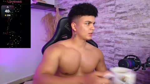 Snapshot of edward__clarck chatting on 4, 10, 2025 EDWARD CLARCK online show from 4, 10, 2025