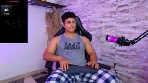 Snapshot of edward__clarck chatting on 13, 1, 2026 EDWARD CLARCK online show from 13, 1, 2026