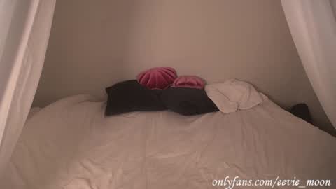 Snapshot of eevie_moon chatting on 17, 1, 2025 eevie online show from 17, 1, 2025