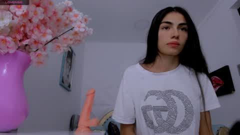 Snapshot of eimy_skinny chatting on 6, 2, 2025 eimy online show from 6, 2, 2025