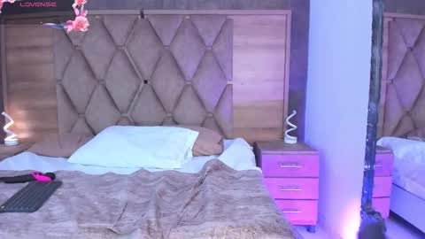 YG COUPLE online show from 5, 12, 2025