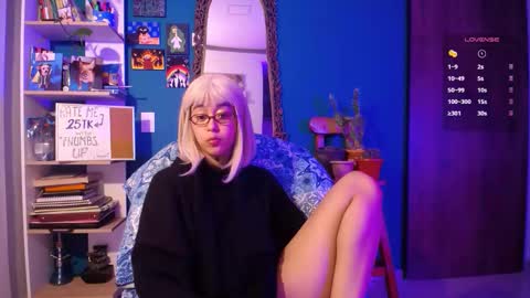 Snapshot of ela_0 chatting on 8, 11, 2025 Ela Help me reach 100 thumbs up online show from 8, 11, 2025