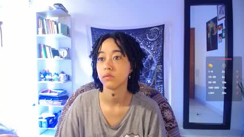 Ela  Help me reach 100 thumbs up online show from 18, 3, 2026