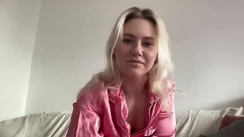 elaraluxxxe online show from 5, 11, 2025