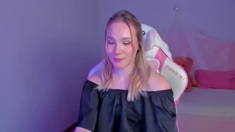 Snapshot of elaravoltage chatting on 13, 3, 2026 elaravoltage online show from 13, 3, 2026