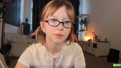 Snapshot of electric_woman chatting on 28, 10, 2025 Aleksa online show from 28, 10, 2025