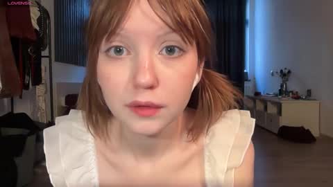 Snapshot of electric_woman chatting on 14, 11, 2025 Aleksa online show from 14, 11, 2025